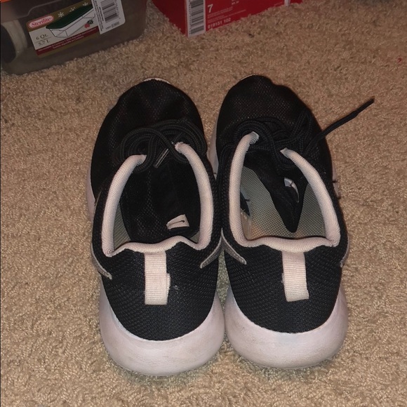 Nike - Rose Runs - Picture 3 of 5